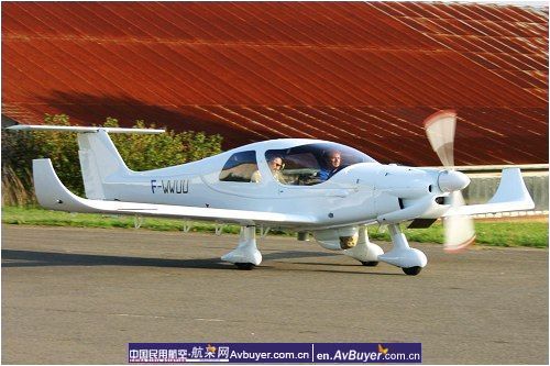 珠海雁洲轻型飞机将亮相第七届中国航展
