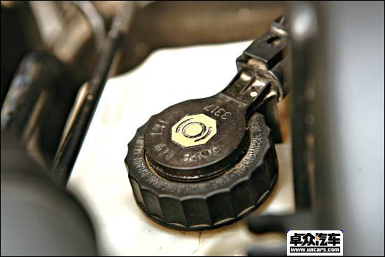 不容有失——DIY检查发动机舱内各种油液之三