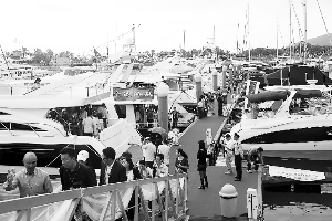 百艘豪华游艇竞秀大梅沙