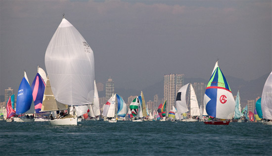 1O1ONextGTM香港环岛賽鸣枪香港游艇会力夺两冠
