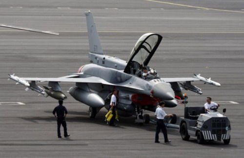 组图:空军解密歼-11拦截F-16全过程