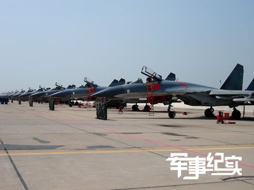 组图:空军解密歼-11拦截F-16全过程
