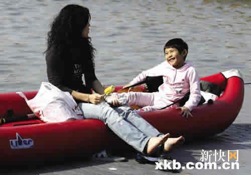 帆船独木舟比翼齐飞