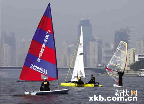 帆船独木舟比翼齐飞