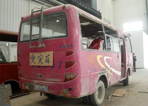 史上最牛客车 堰塞湖中被泡78天捞起后继续开