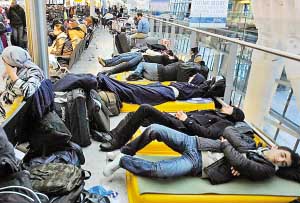 大量乘客滞留机场