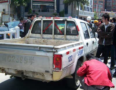 “出警”的122交通施救车。