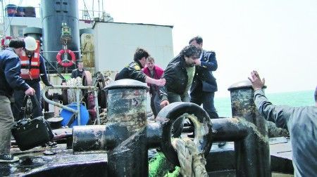 两艘万吨货轮在威海相撞 船员全部获救