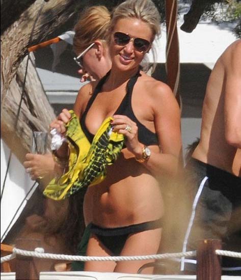 库兰大秀人造美胸