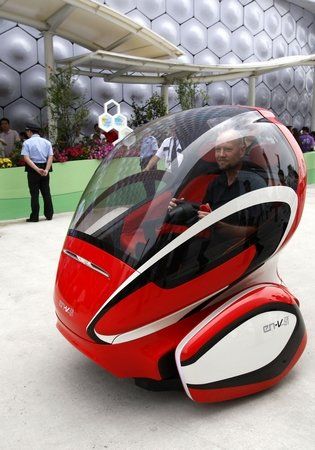 概念车上马路引争议 专家：汽车馆此行违法 