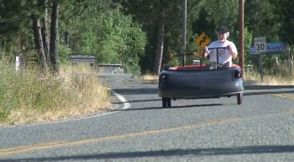 明年该车上市销售时，生产商还将提供一个可在任何天气状况下使用的顶蓬、触摸屏和GPS。这款车的售价定为1万英镑(约合1.54万美元)。