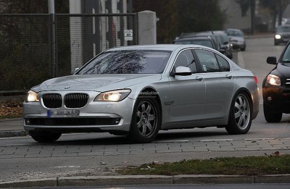 宝马7系纯电动版i轿车原型车谍照曝光