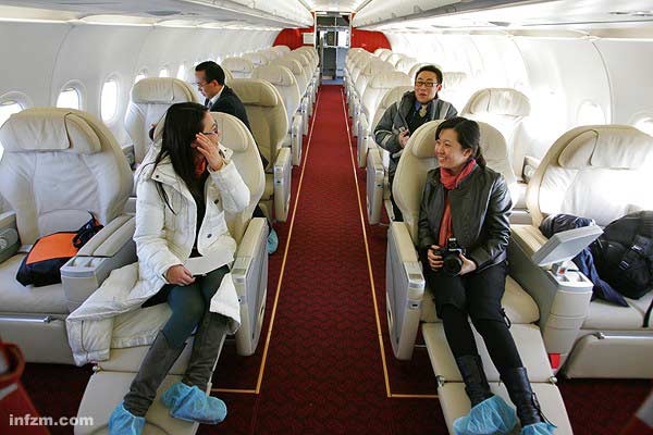 2008年国内某航空公司引进的空客A319飞机内部,这是当时亚洲最大、最豪华的公务机。 (CFP/图)